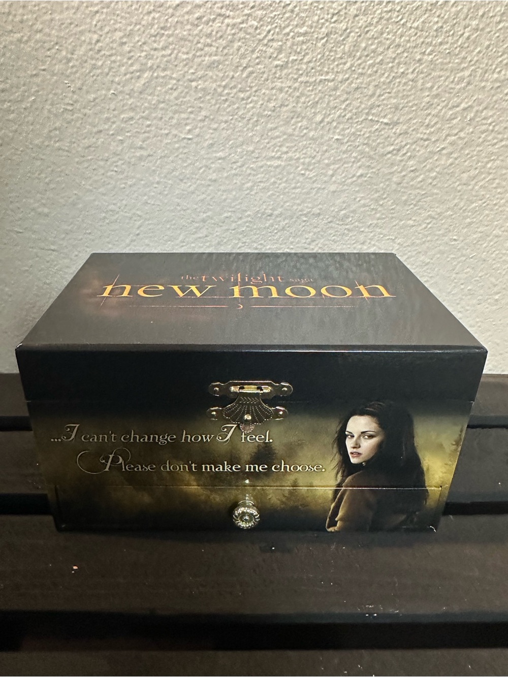 The Twilight Saga New Moon Music Jewelry Box - Black and Gold